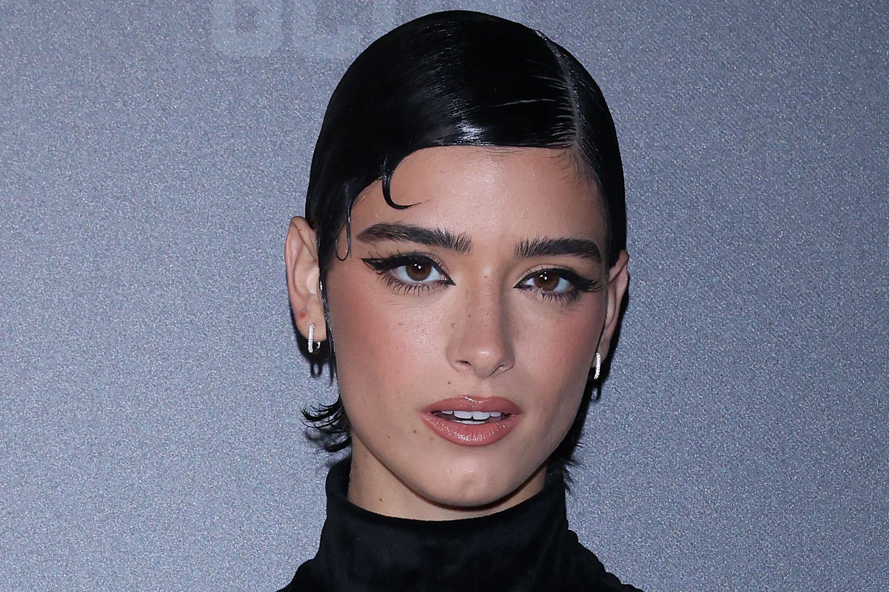 Dixie D'Amelio’s Shop: Fashion Secrets From a Pop Star 18 - DaBaby Store dixie damelio platinum blonde bowl cut - DaBaby Store