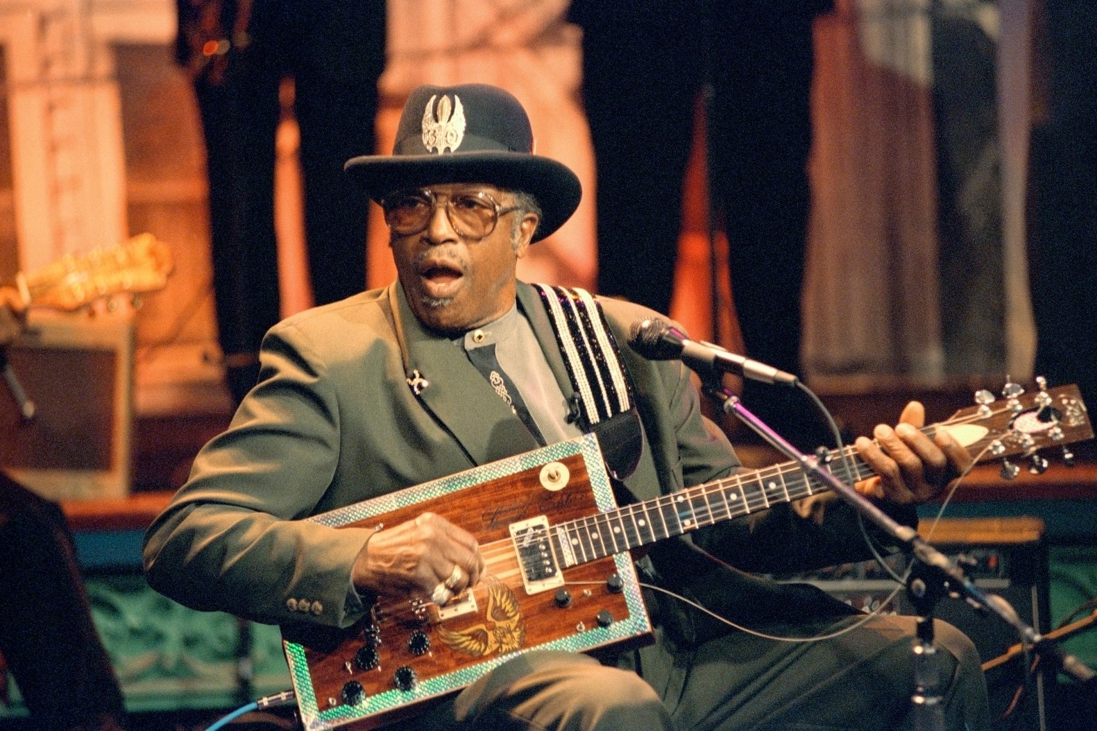 Bo Diddley Shop: Discover the Legendary Sound of a Rock Icon 18 - DaBaby Store rs 202273 GettyImages 138390275 - DaBaby Store